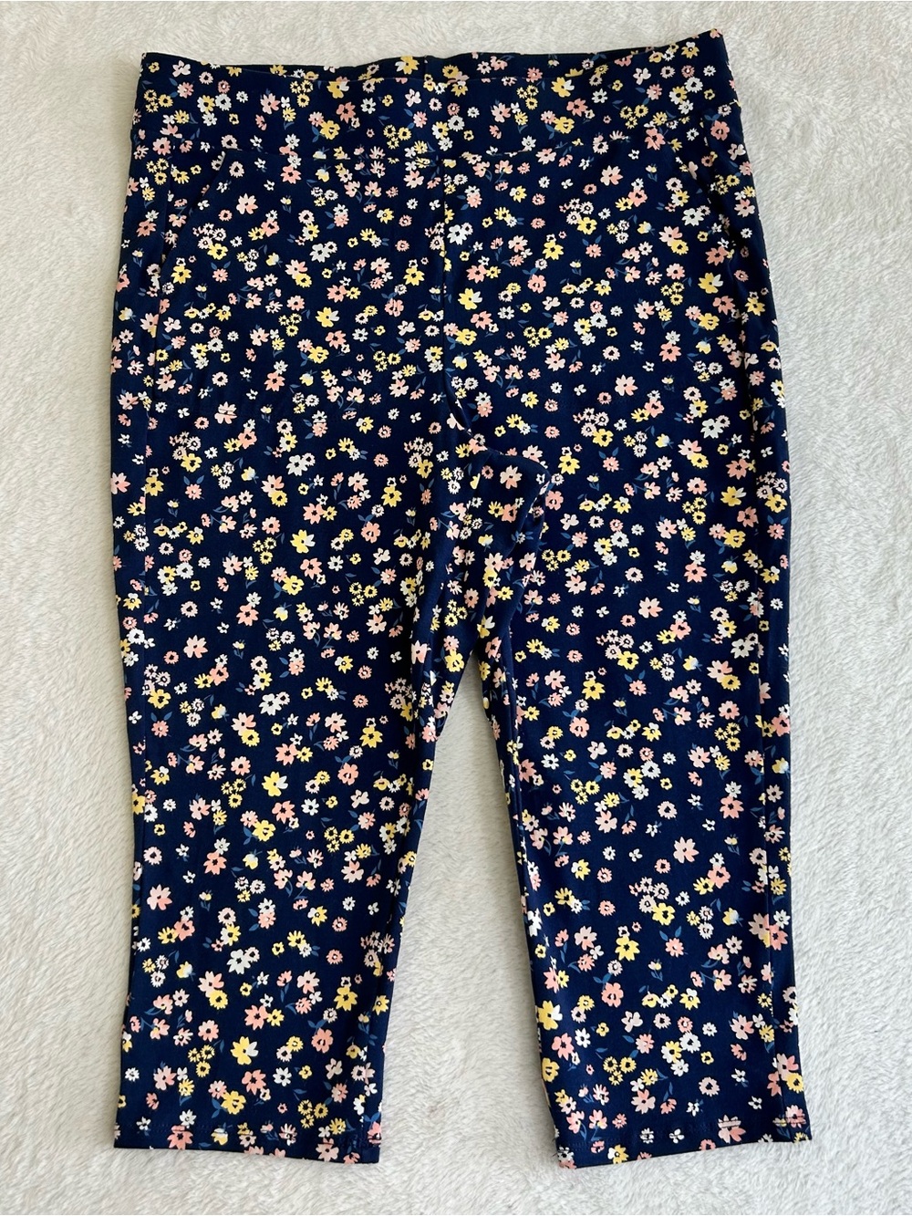 Torrid Women's Pants Size 1 Blue Floral Capri Pockets Stretch Elastic Waist